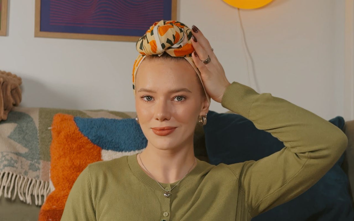 jak używać ręcznika do włosów: ręcznik hejo z wiskozy bambusowej zawinięty w turban z donutem